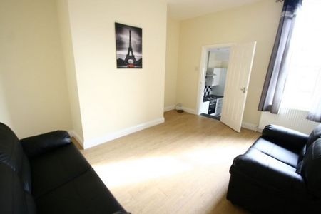3 Bed - Simonside Terrace, Heaton, Ne6 - Photo 2