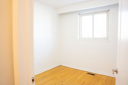 For Lease - 154 Shoreham Drive, Toronto, Ontario - Photo 2