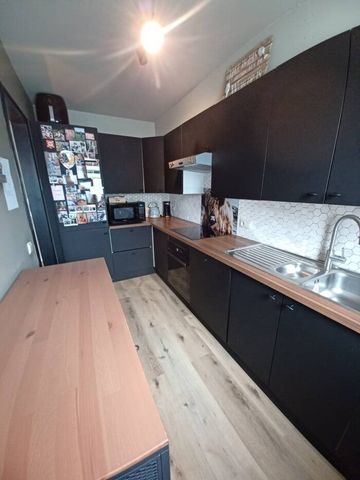 Volledig gerenoveerd appartement met 2 kamers en garage in centrum Schellebelle - Foto 2