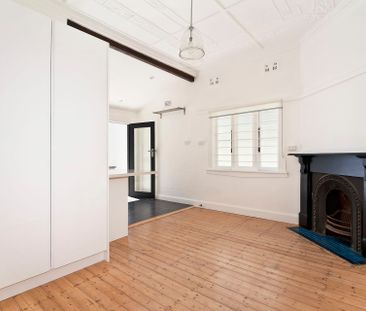 20 The Crescent , Annandale. - Photo 2