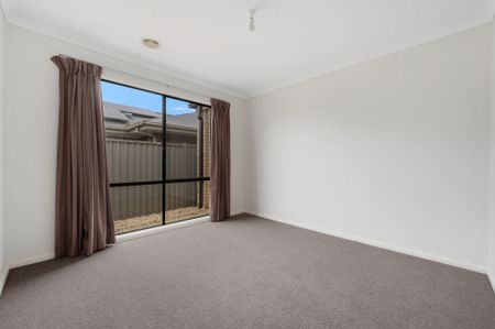 24 Macquarie Close, Delacombe - Photo 3