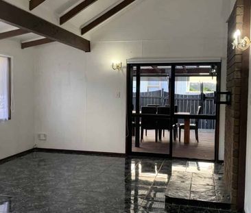 Cute 2 bedroom home - Photo 4