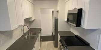 Move in to a beautiful 1 bedroom apartment in Vancouver's West End - Photo 2