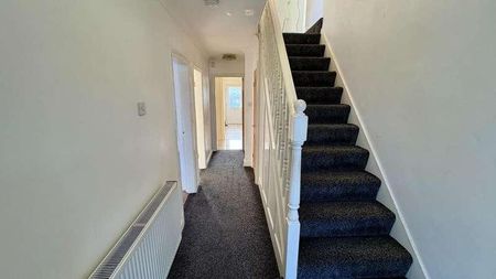 Barnford Crescent, Oldbury, B68 - Photo 5