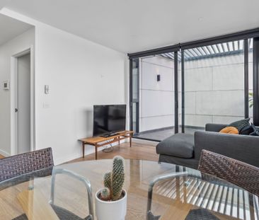 Contemporary Collingwood Pad with Private City-View Balcony! - Photo 2