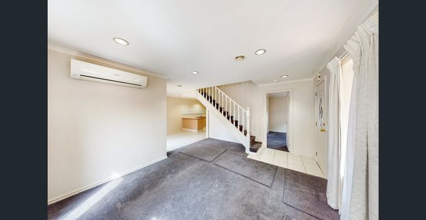 Great size comfortable townhouse - Photo 1