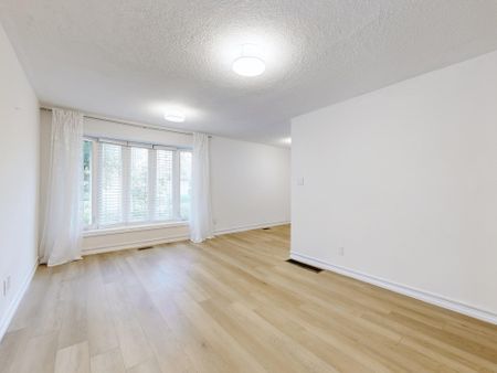 For Lease - 25 Mid Pines Road, Toronto, Ontario - Photo 5