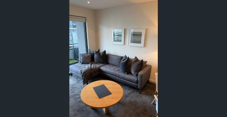 "Clarendon Towers" - FULLY FURNISHED - Photo 2