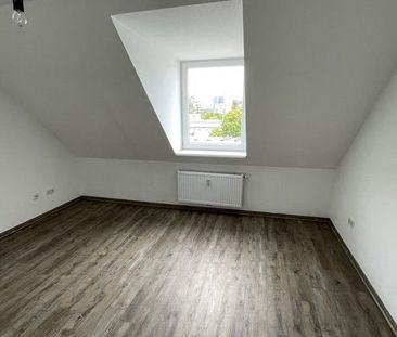 Frisch AUSGEBAUT 1,5-Zimmer-Dachgeschosswohnung mit Loggia - Photo 1