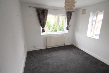 3 bedroom semi-detached house to rent - Photo 3