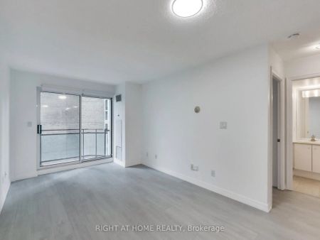 300 Bloor Street E #711 - Photo 3