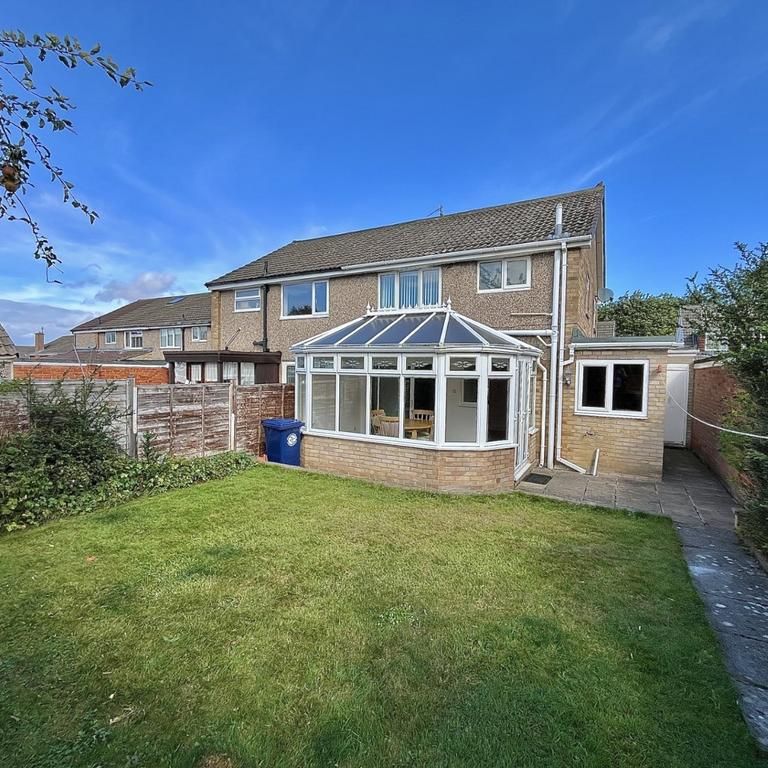 3 bedroom semi-detached house to rent - Photo 1
