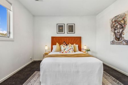 Contemporary Comfort in Prime Location - Photo 3