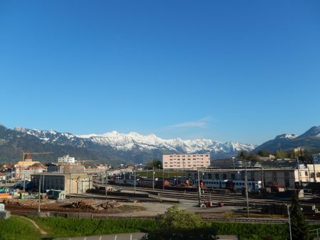 SUPERBE 3 ½ PIECES - Etage élevé et superbe vue sur les préalpes ! - Photo 2