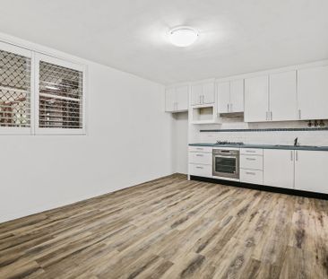 Centrally Situated, Breathtakingly Ambient, Private And Stylish One... - Photo 4