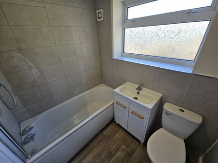 2 bed Terraced - To Let - Photo 4