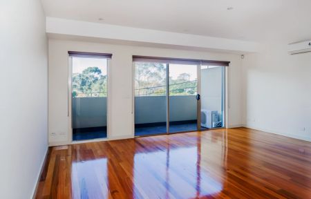 2Bedrooms, 2Bathrooms - Photo 2