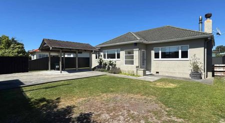 Well presented family home opposite St John's College - Photo 4