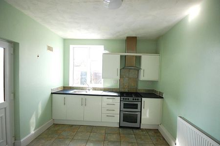 3 bedroom terraced house to rent - Photo 3