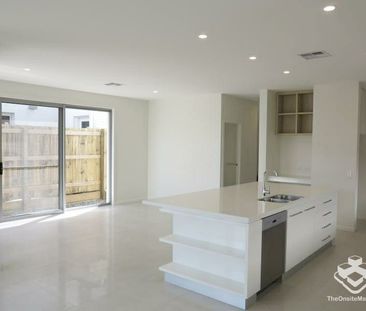 Executive Modern Designed Family Home - Photo 2