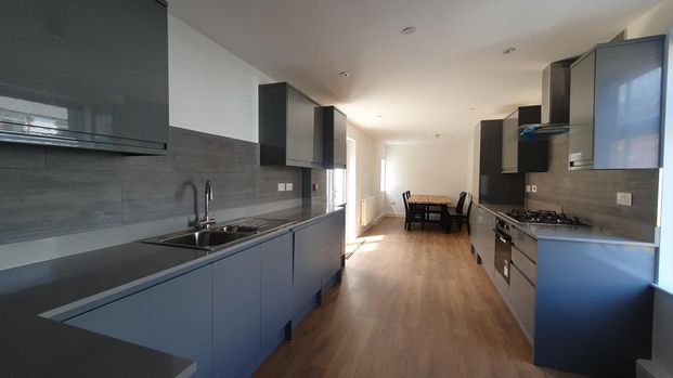 1 bedroom in a house share to rent - Photo 1