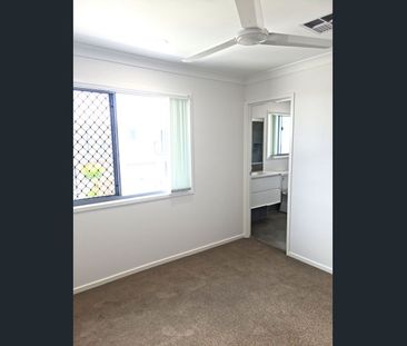 3 BEDROOM 2 BATH TOWNHOUSE WITH DUCTED AIR - Photo 3