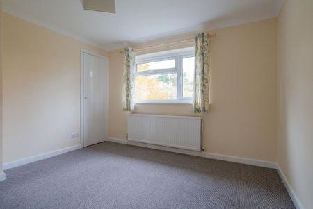 3 bedroom semi-detached house to rent - Photo 4