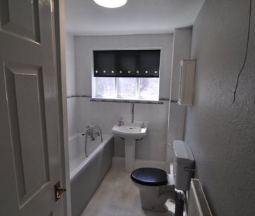 2 bed Terraced - To Let - Photo 6