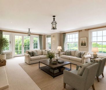 An immaculate six bedroom house with swimming pool at the heart of ... - Photo 1