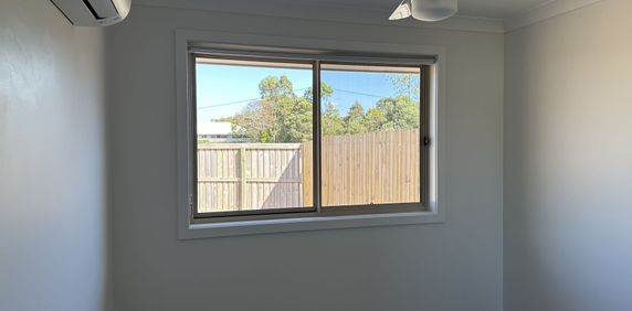 Modern 2-Bedroom Duplex! - Photo 2