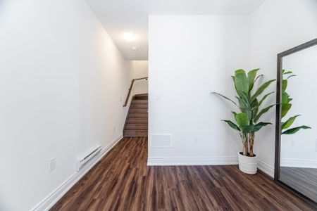 For Lease - 1302 Muller Lane, Oakville, Ontario - Photo 2