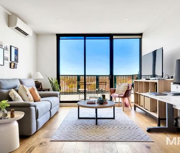 Chic apartment with study nook - Photo 3