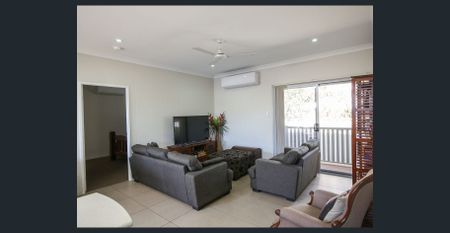 Spacious & Modern 4 Bed Home in Family-Friendly Moranbah - Photo 3