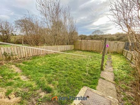 2 Bedroom House - Photo 2