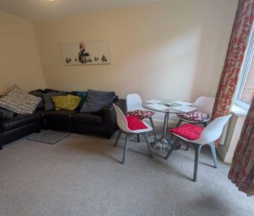 4 bedroom semi-detached house to rent - Photo 6