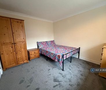 1 bedroom in a house share to rent - Photo 3