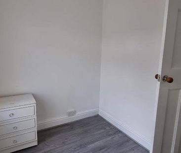 3 bedroom flat to rent - Photo 2