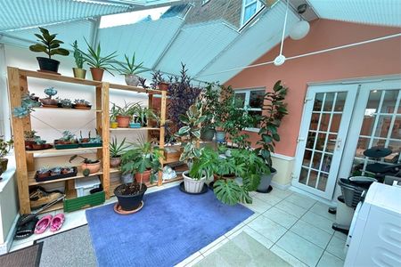 4 Bedroom Mews Available Arranging tenancy - Photo 3