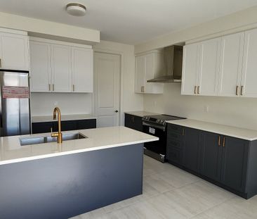 For Lease - 30 Hummingbird Grove, Adjala-Tosorontio, Ontario - Photo 4