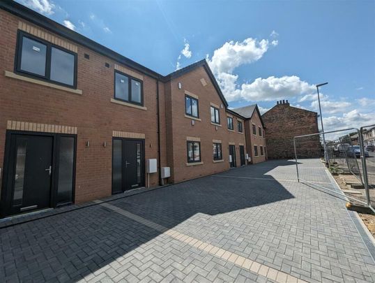 3 bedroom townhouse to rent - Photo 1