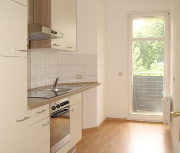 ** Renovierte 2-Zimmer-Whg. mit Balkon und Tageslichtbad ** - Photo 3