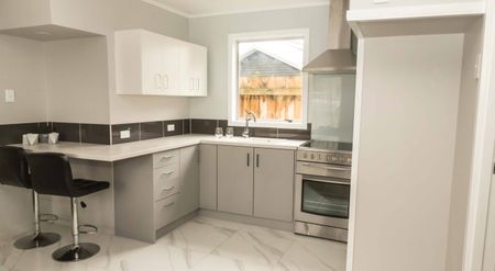 Comfy and Compact Home $460 per week - Photo 2