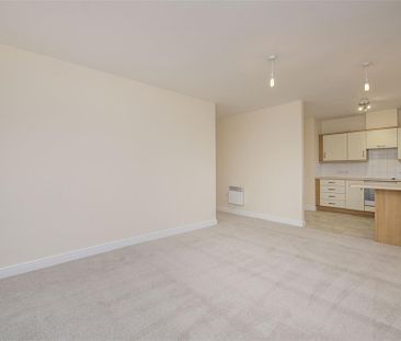 2 bed Apartment To Let - Photo 5