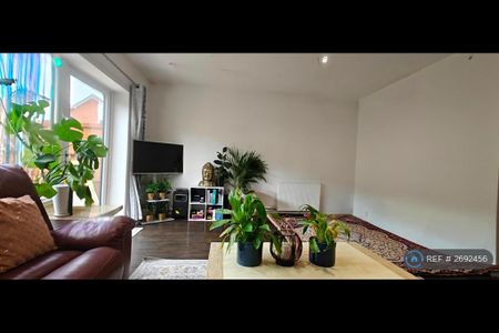 3 bedroom terraced house to rent - Photo 2