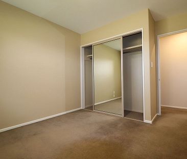 Spacious 3 bedroom home - Photo 1