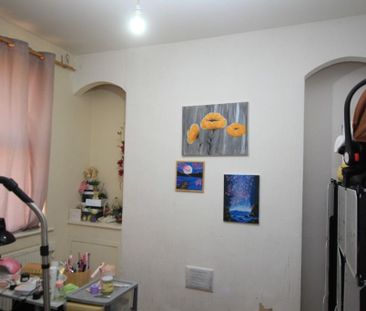 2 bedroom end of terrace house to rent - Photo 1