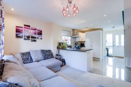 2 bedroom end of terrace house to rent - Photo 2