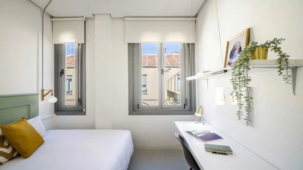 Room in a shared 68-bedroom apartment for rent in Justicia, Madrid. - Photo 1