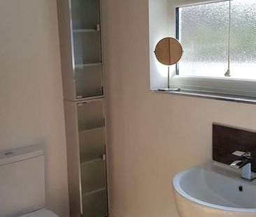 4 bedroom terraced house to rent - Photo 2