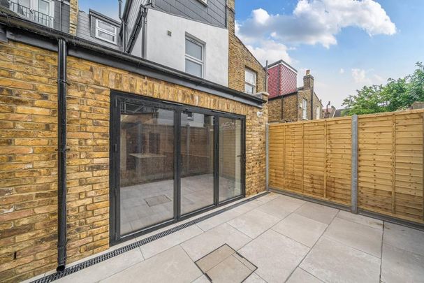 5 bedroom terraced house to rent - Photo 1